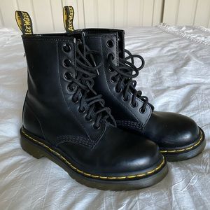 Dr. Martens Black 1460